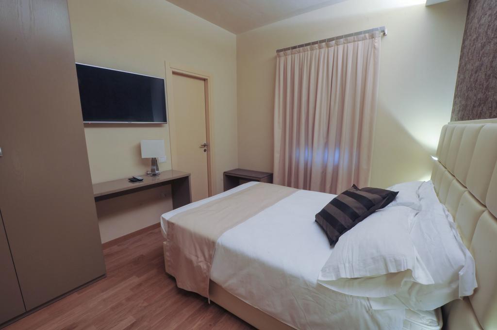 Hotel Dori Peschiera del Garda Cameră foto