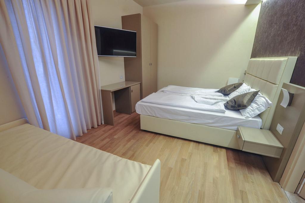 Hotel Dori Peschiera del Garda Cameră foto
