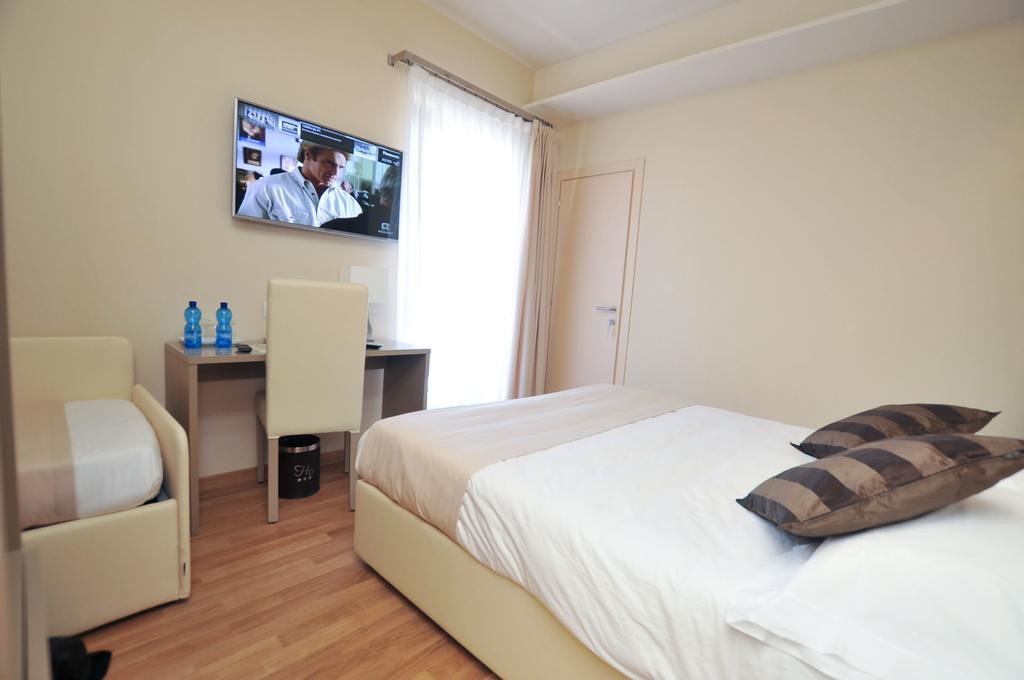 Hotel Dori Peschiera del Garda Cameră foto